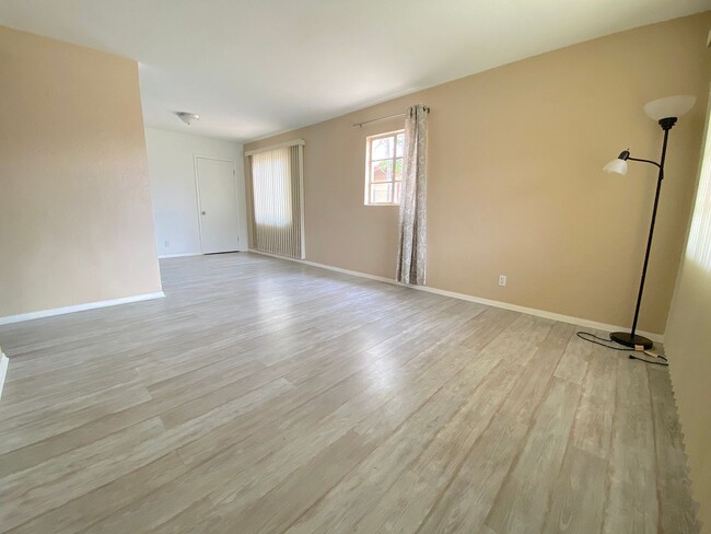 Building Photo - Northeast El Paso 3 bed