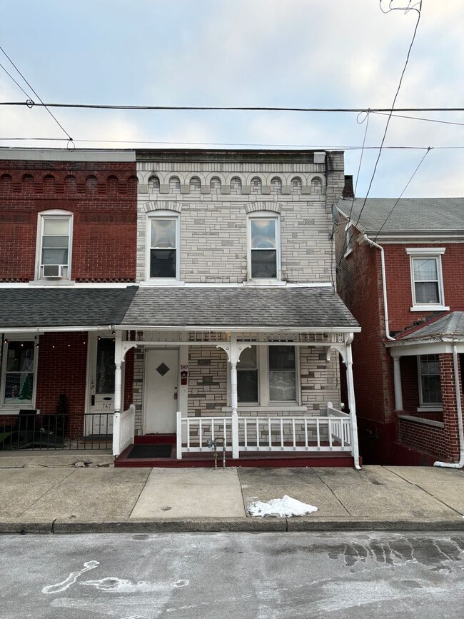 Primary Photo - Renovated 3 bedroom 1 bath House - Move in...