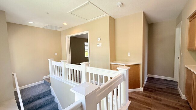 Building Photo - 401 Skylark Ct