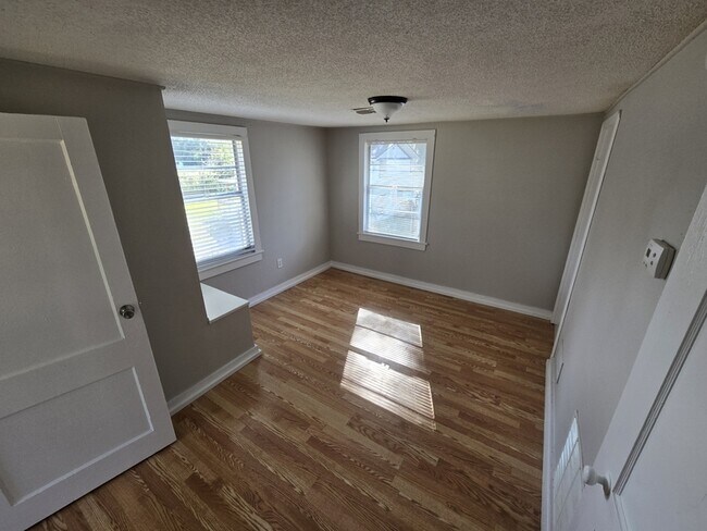 Building Photo - 5156 107th St