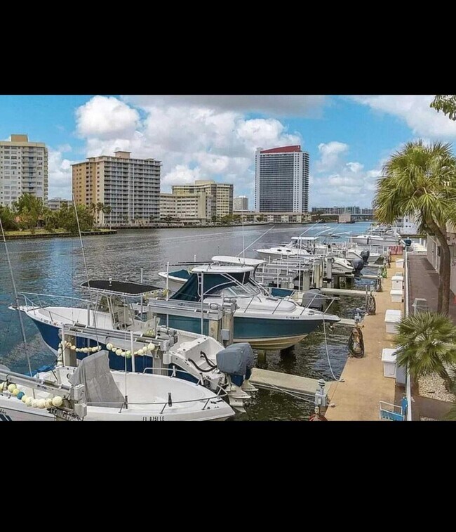 Building Photo - 1965 S Ocean Dr