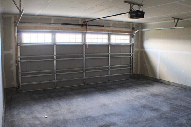 Building Photo - 109 S Peak Dr