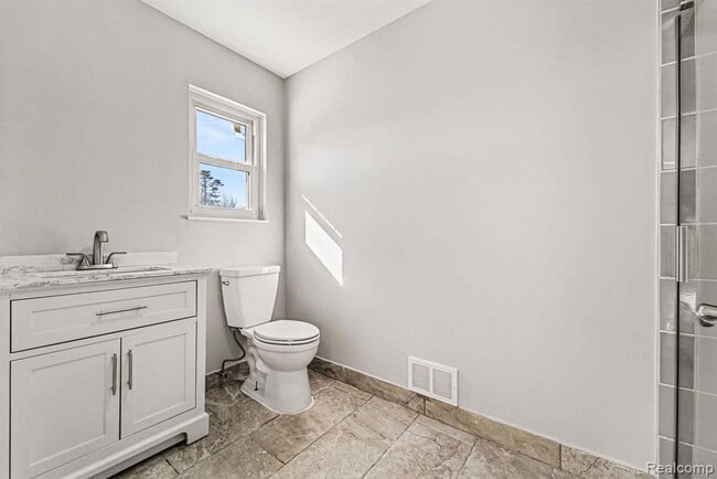 Building Photo - 880 Hemingway Rd