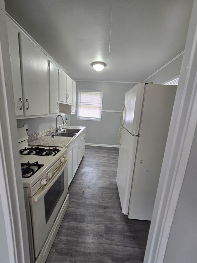 Building Photo - Westside Two Bedroom Home Located Near 21st and Concord