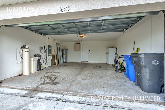 Building Photo - 16315 Little Garden Dr
