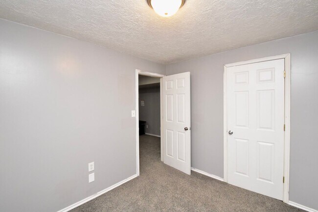 Building Photo - Great 4 Bedroom 3 Bath Home in South Jordan in Amazing HOA Community!