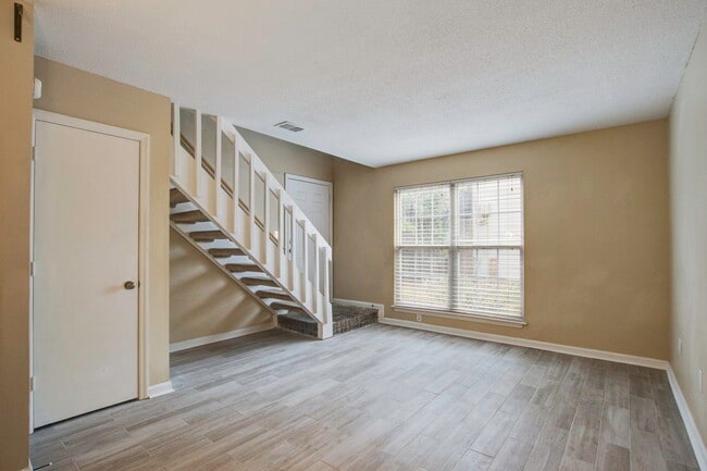 Building Photo - 2494 Etiwan Ave