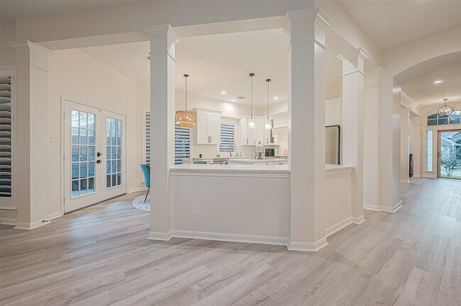 Building Photo - 643 Avery Dr