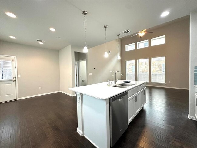 Building Photo - 3240 E Whitestone Blvd