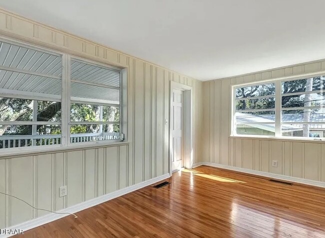 Building Photo - 3047 S Peninsula Dr