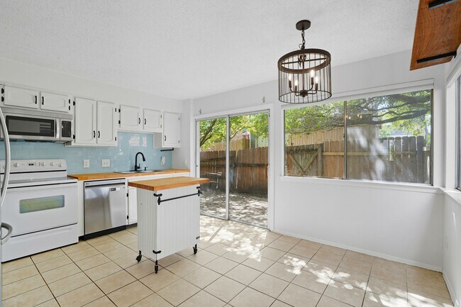Building Photo - 7258 Coronado Cir