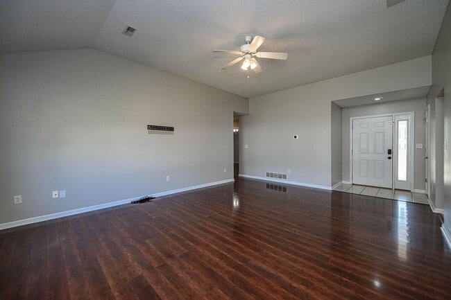 Building Photo - 709 Campusview Dr
