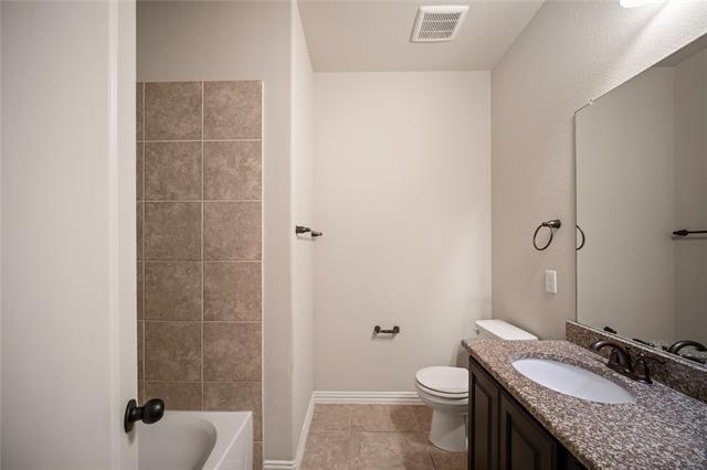 Building Photo - 2306 Lucerne Dr