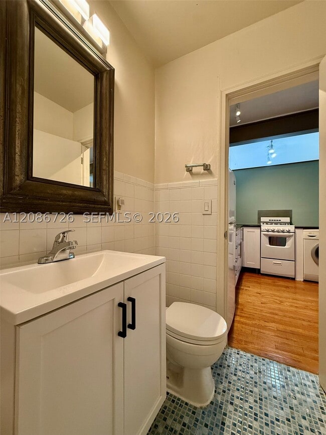 Building Photo - 135 3rd St