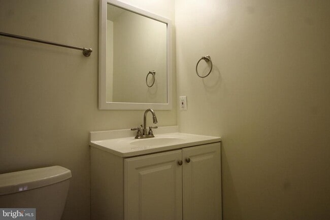 Building Photo - 1544 Woodcrest Dr