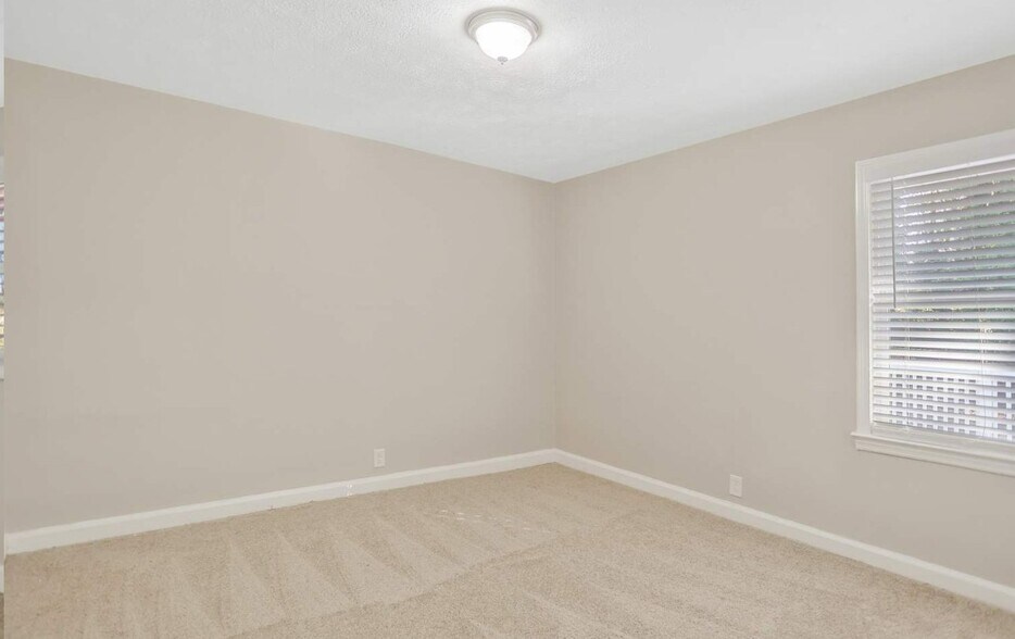 Building Photo - 1972 Glendale Dr