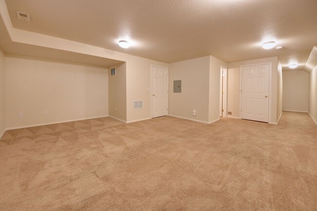 Building Photo - Low-Maintenance Living in Colorado Springs