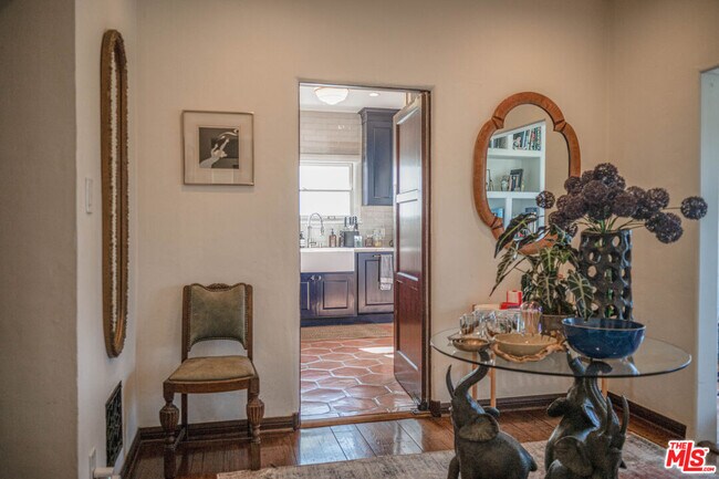 Building Photo - 6101 S Mansfield Ave