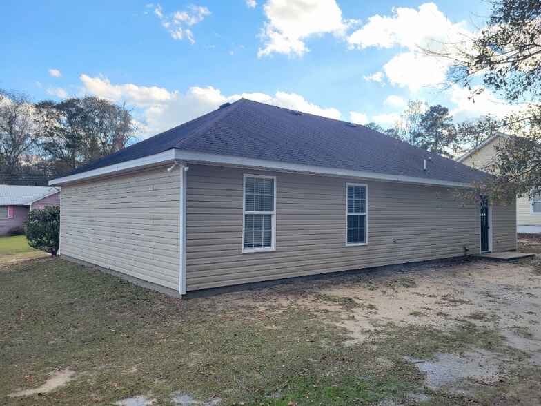 Building Photo - 3572 Confederate Dr