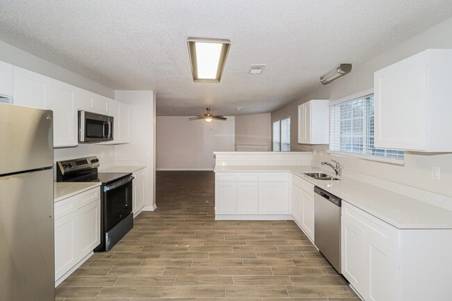 Building Photo - 10071 Branley Oak Dr