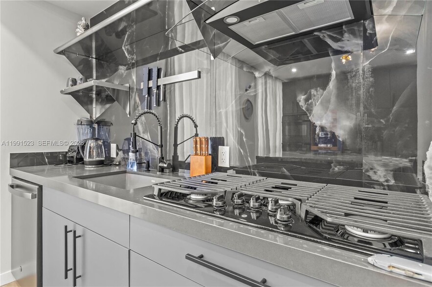 Building Photo - 1155 102nd St