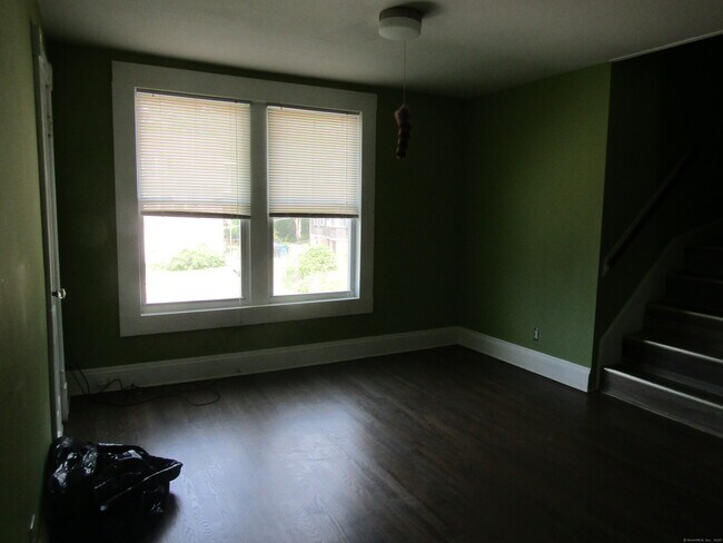 Building Photo - 319 Valley St