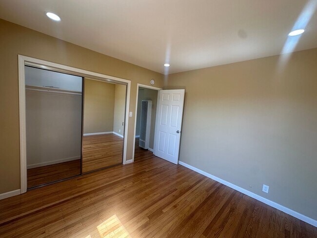 Building Photo - 2774 Madera Ave- 2407 LB/ 2029 L/ 2027 R