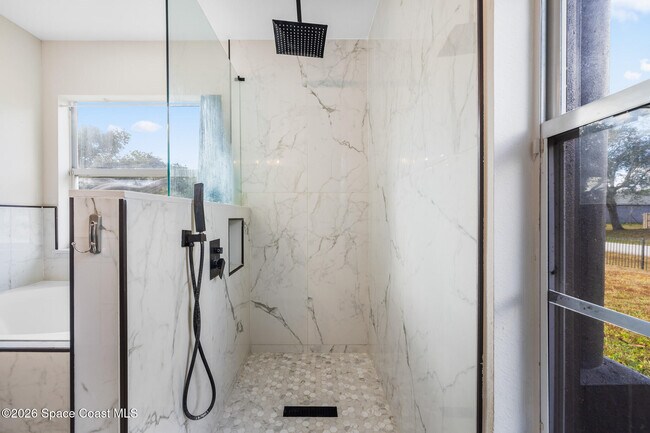 Building Photo - 1126 Ruby St SE