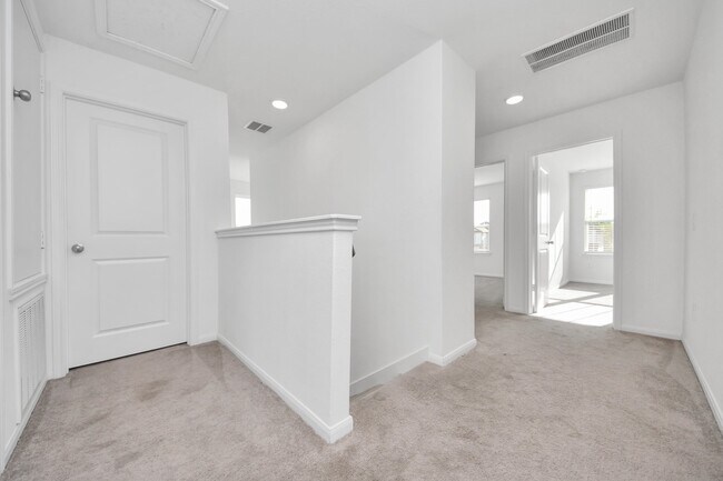 Building Photo - 25927 Chicory Dr