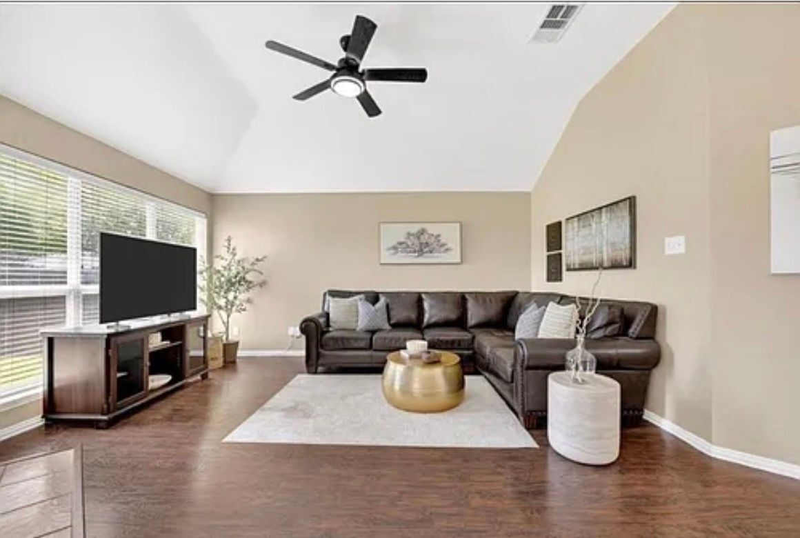 Building Photo - 1369 Royal Oaks Dr