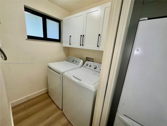 Building Photo - 11279 NW 15th Ct