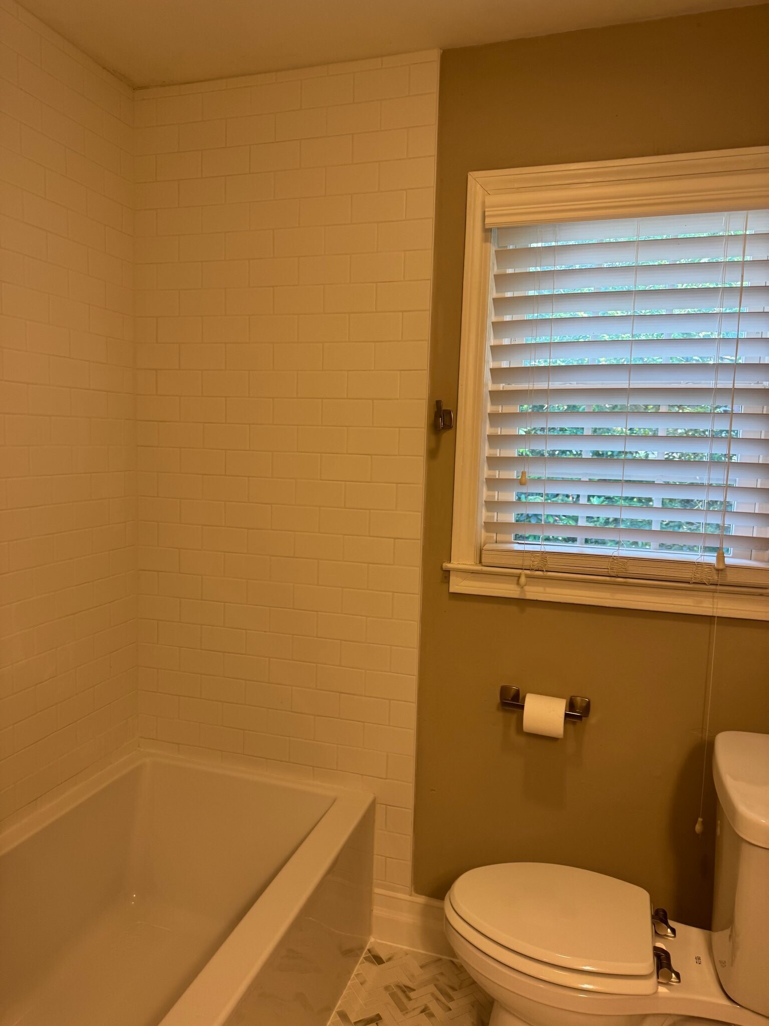 Building Photo - 608 University Ridge