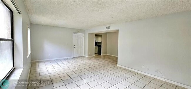Building Photo - 4161 NW 114th Terrace
