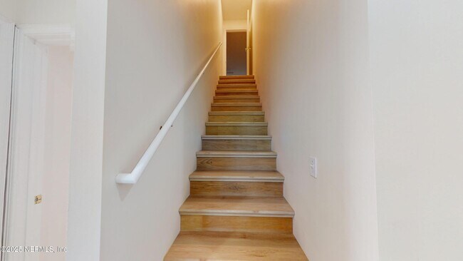 Building Photo - 10061 Vineyard Lake Rd E