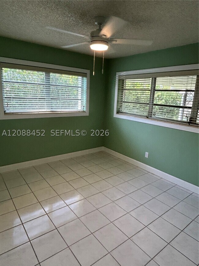 Building Photo - 5372 W 4th Ln