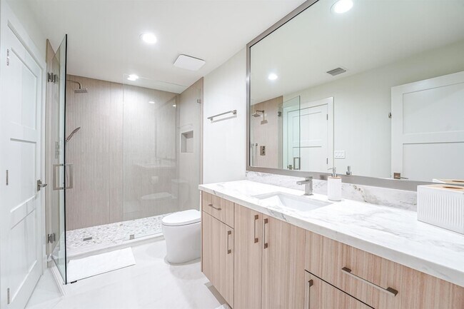 Building Photo - 749 NE 71st St