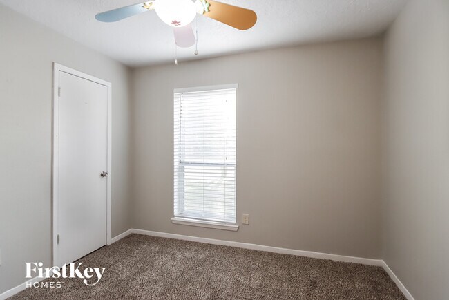 Building Photo - 3627 Village Grove Dr