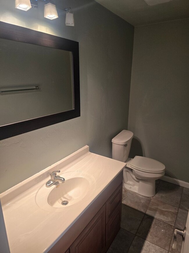 Building Photo - 524 3rd St