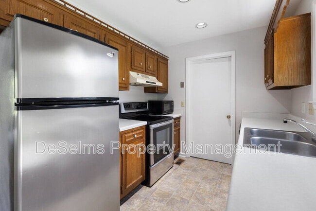 Building Photo - 3204 Blackwood Dr