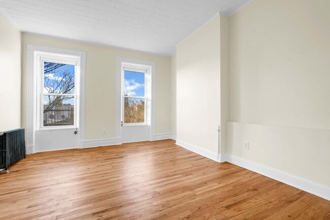 Building Photo - 140 5th Ave