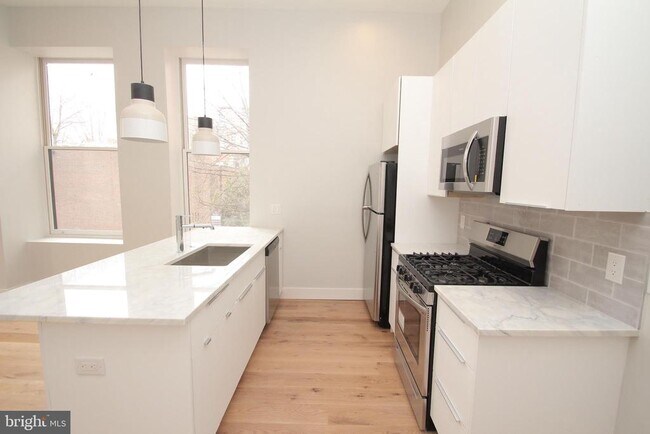 Building Photo - 220 S 3rd St