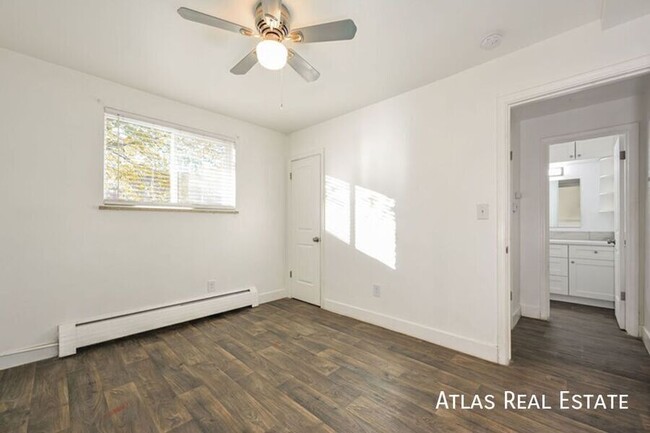 Building Photo - 132 W Ida Ave