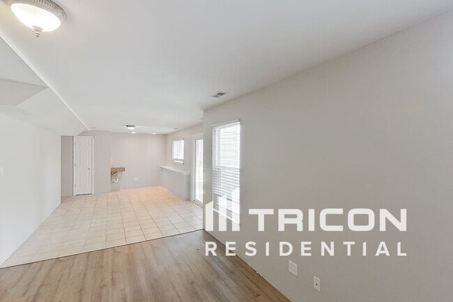Building Photo - 745 Diamond Pointe Ct