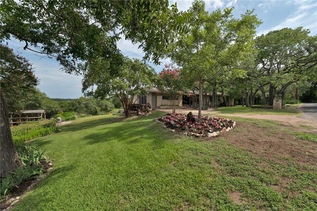 Building Photo - 610 Lancelot Way