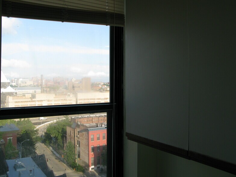 Building Photo - 1001 St Paul St