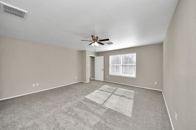 Building Photo - 826 Bandon Ln