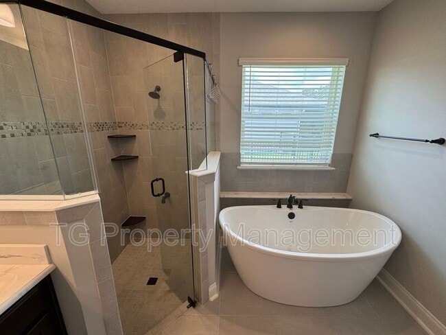 Building Photo - 64 Rose Dew Dr