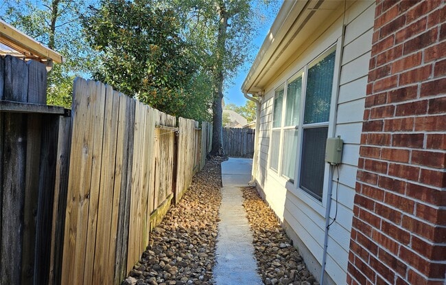 Building Photo - 2427 Colonial Springs Ln