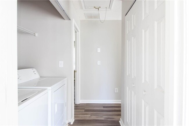 Building Photo - 2401 Oxwell Way