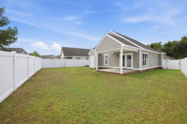 Building Photo - 2517 Sawgrass Dr